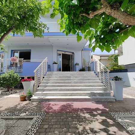 Hotel Moderno - Bed & Breakfast Cervia Exteriör bild