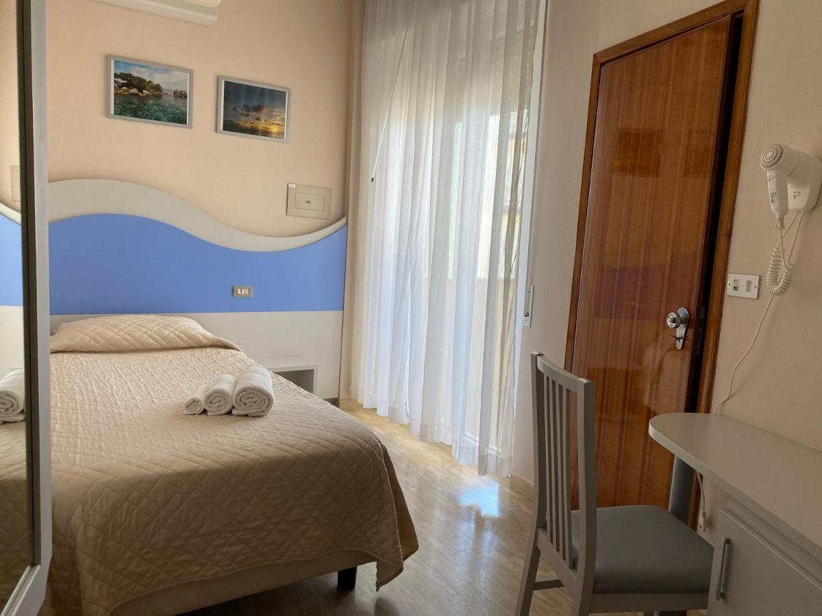 Hotel Moderno - Bed & Breakfast Cervia Exteriör bild