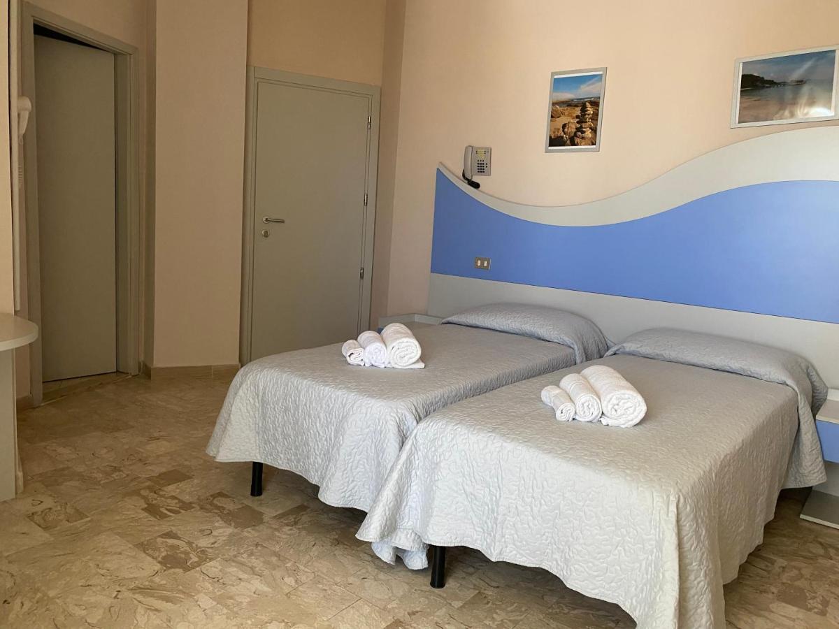 Hotel Moderno - Bed & Breakfast Cervia Exteriör bild