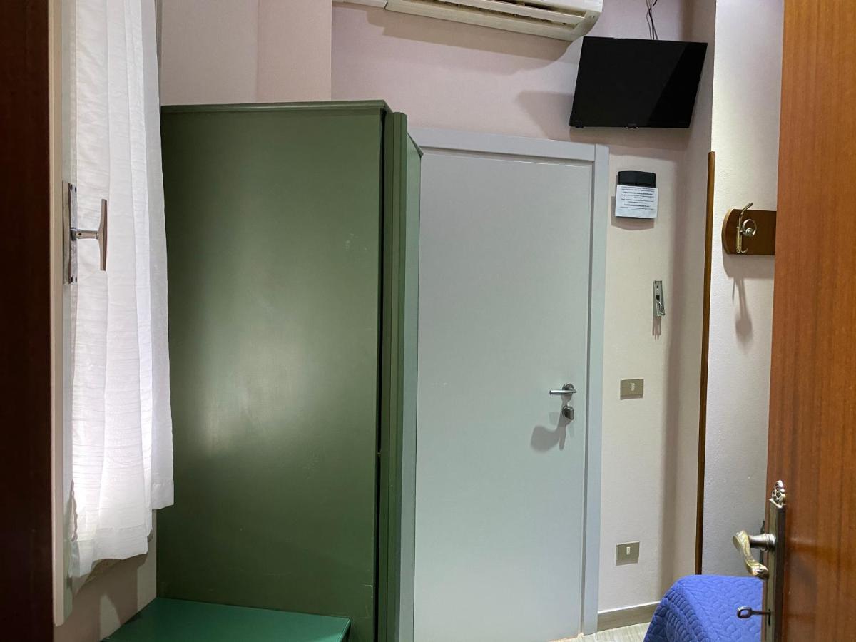 Hotel Moderno - Bed & Breakfast Cervia Exteriör bild