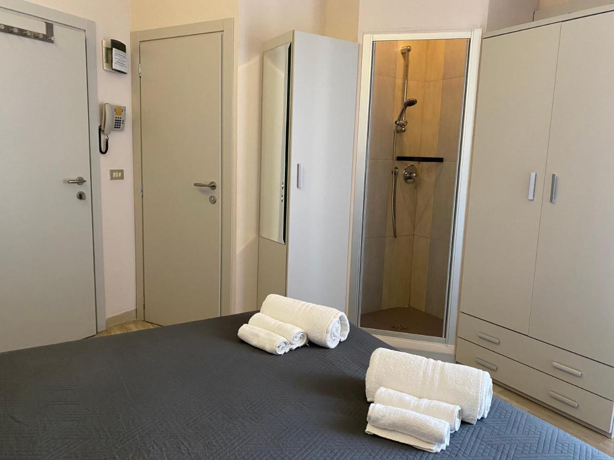 Hotel Moderno - Bed & Breakfast Cervia Exteriör bild