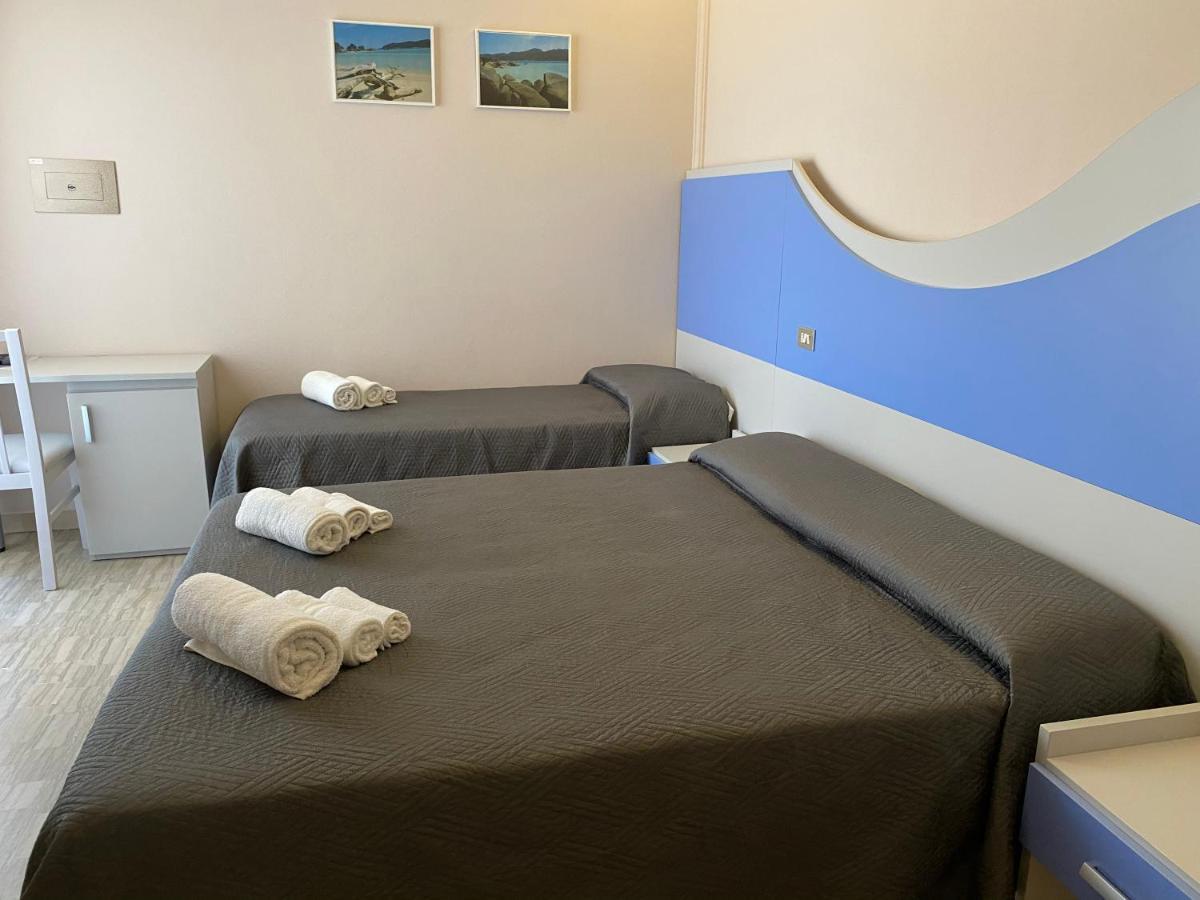Hotel Moderno - Bed & Breakfast Cervia Exteriör bild