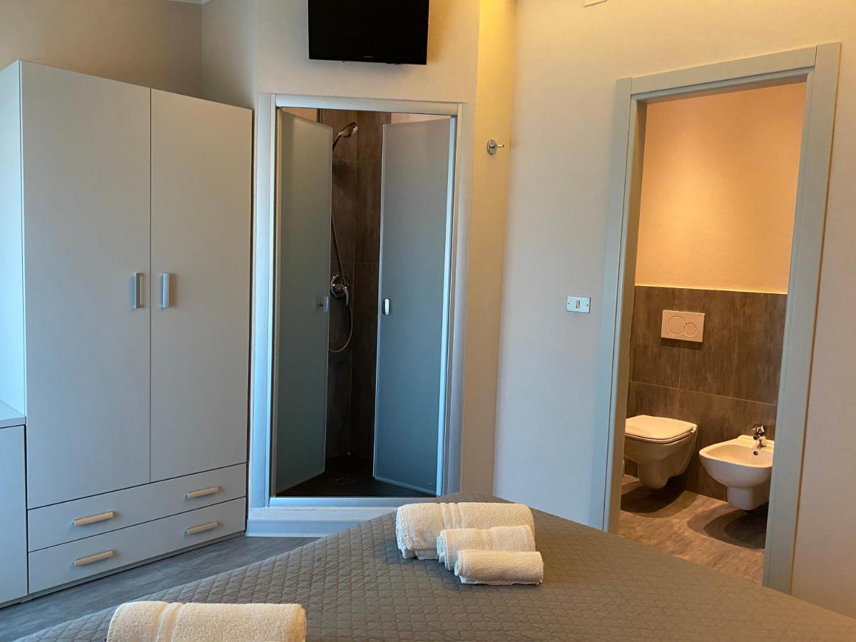 Hotel Moderno - Bed & Breakfast Cervia Exteriör bild