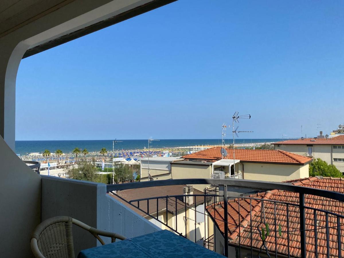 Hotel Moderno - Bed & Breakfast Cervia Exteriör bild