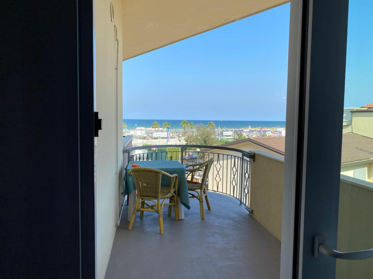 Hotel Moderno - Bed & Breakfast Cervia Exteriör bild