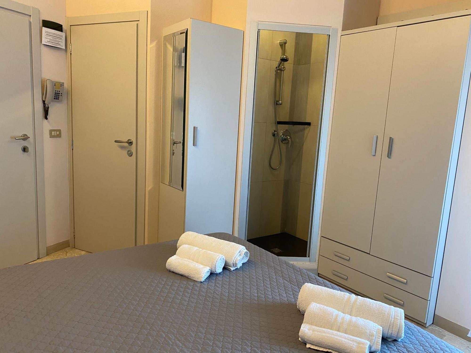 Hotel Moderno - Bed & Breakfast Cervia Exteriör bild