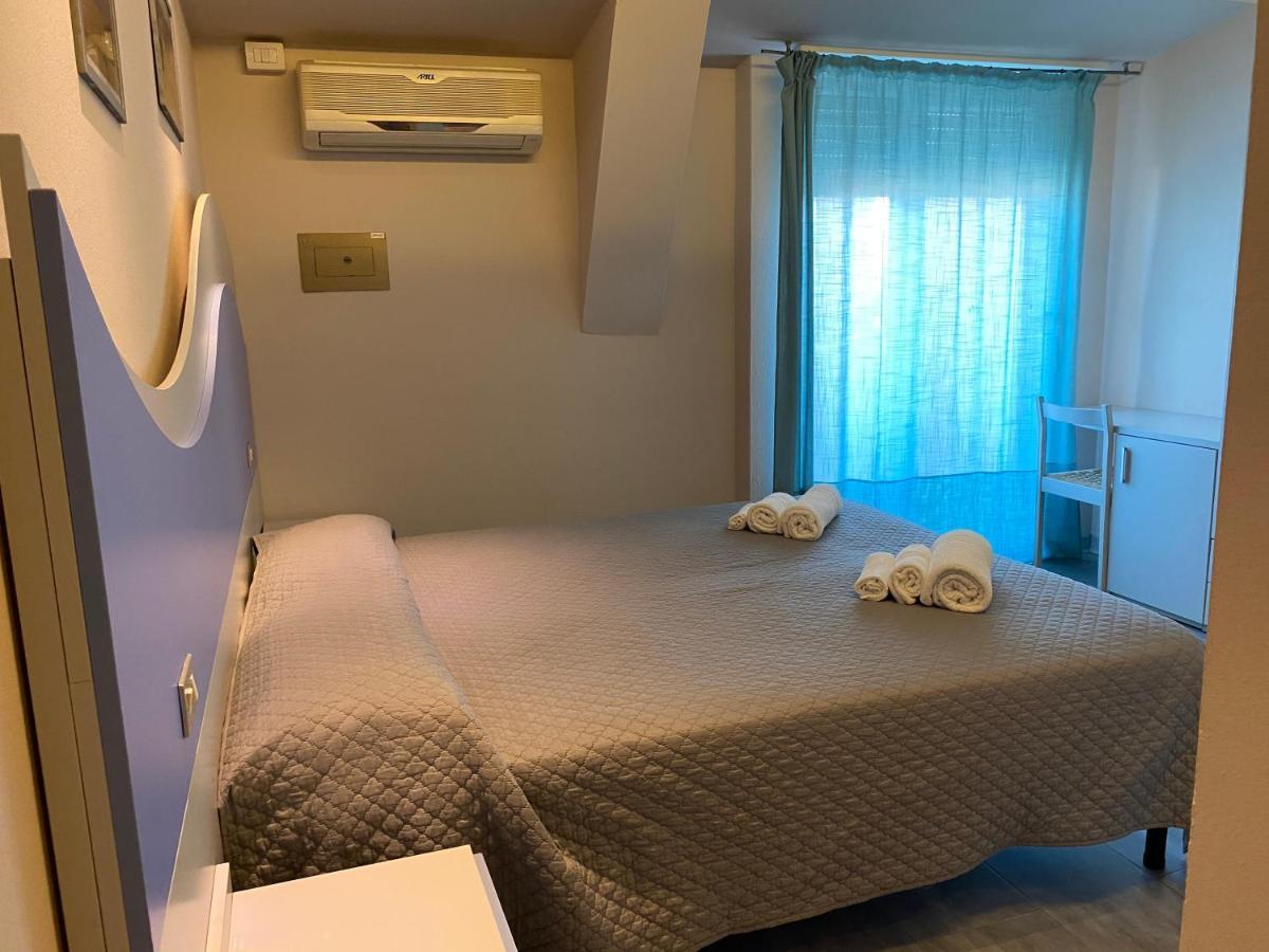 Hotel Moderno - Bed & Breakfast Cervia Exteriör bild