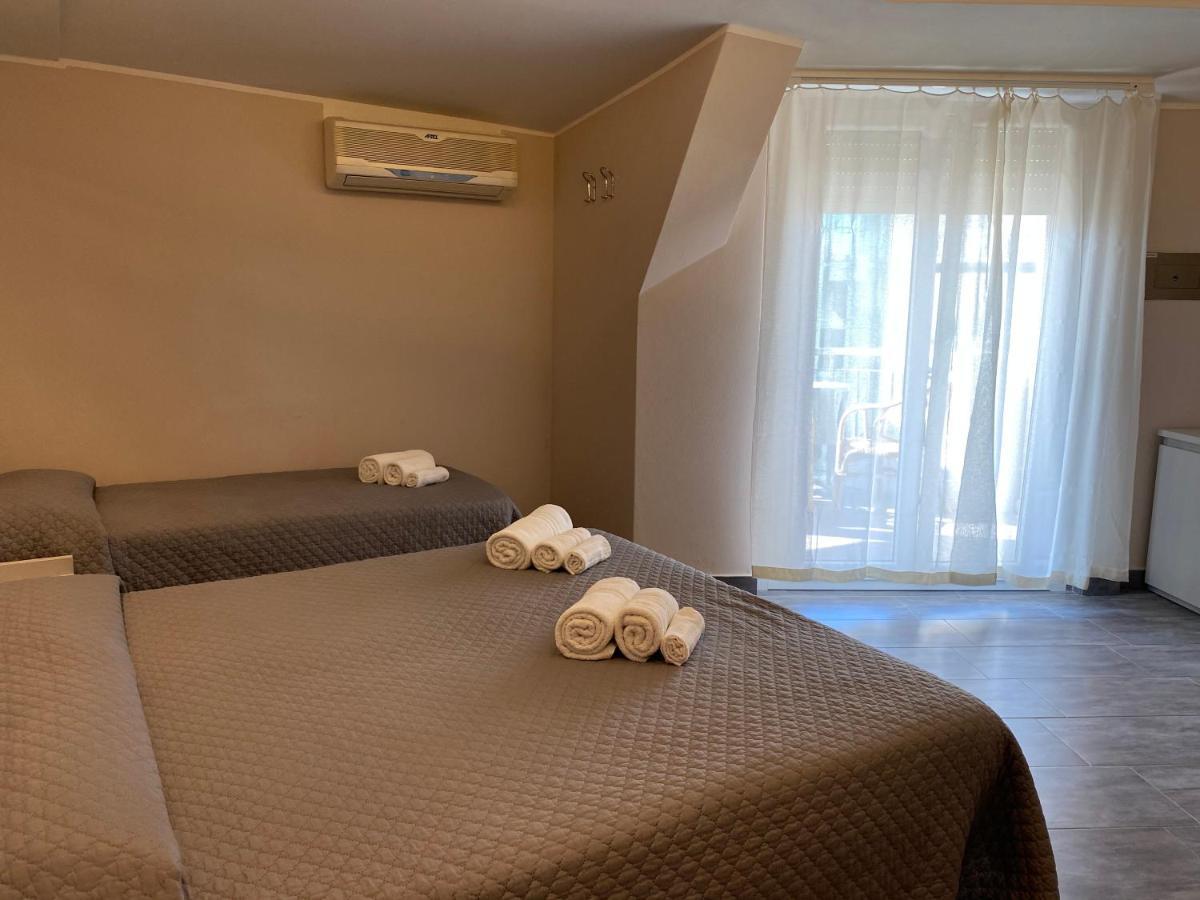 Hotel Moderno - Bed & Breakfast Cervia Exteriör bild