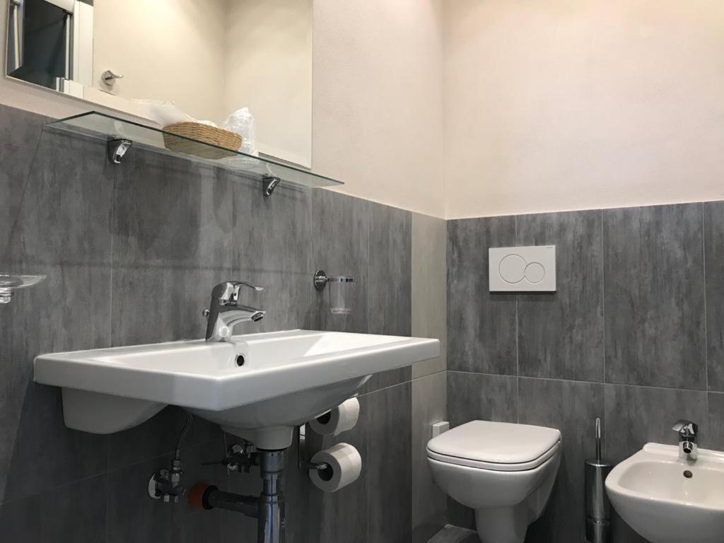 Hotel Moderno - Bed & Breakfast Cervia Exteriör bild