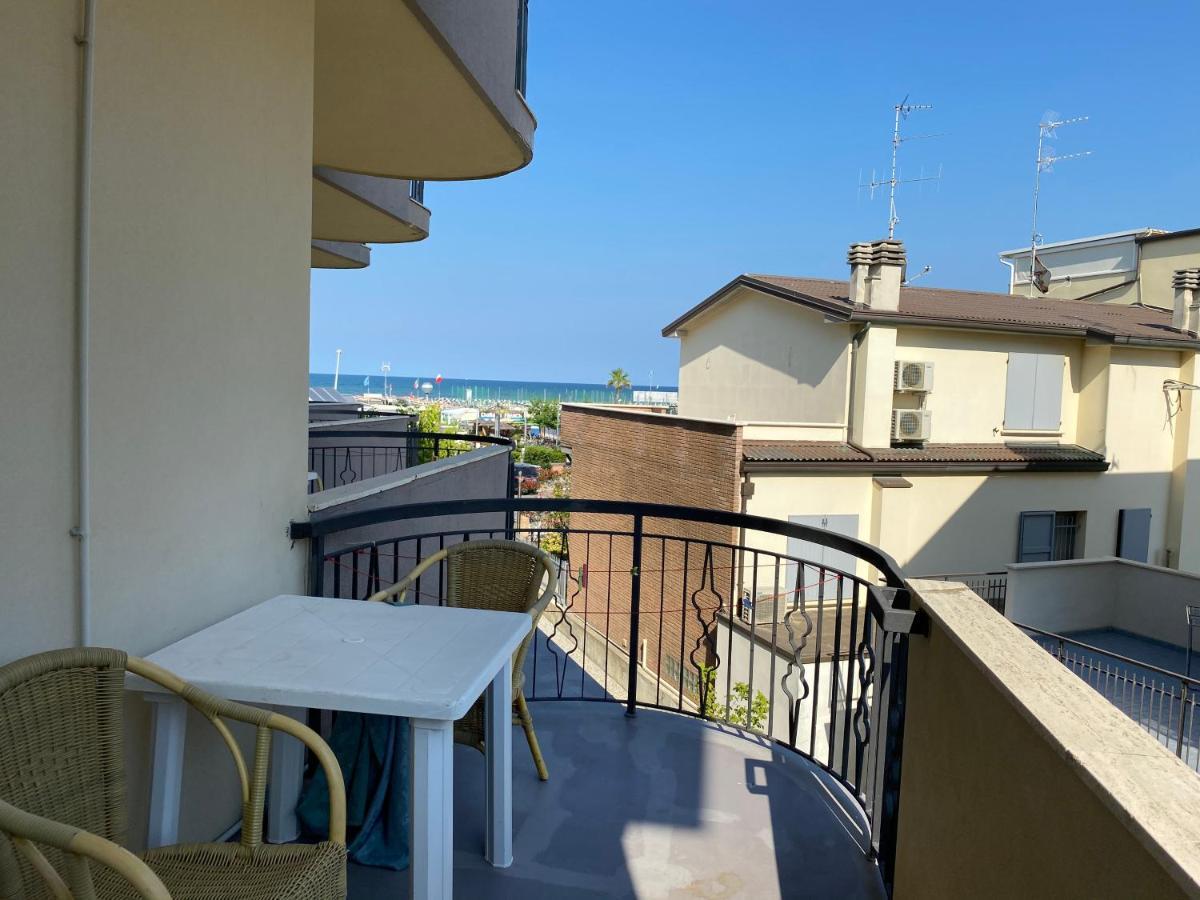 Hotel Moderno - Bed & Breakfast Cervia Exteriör bild