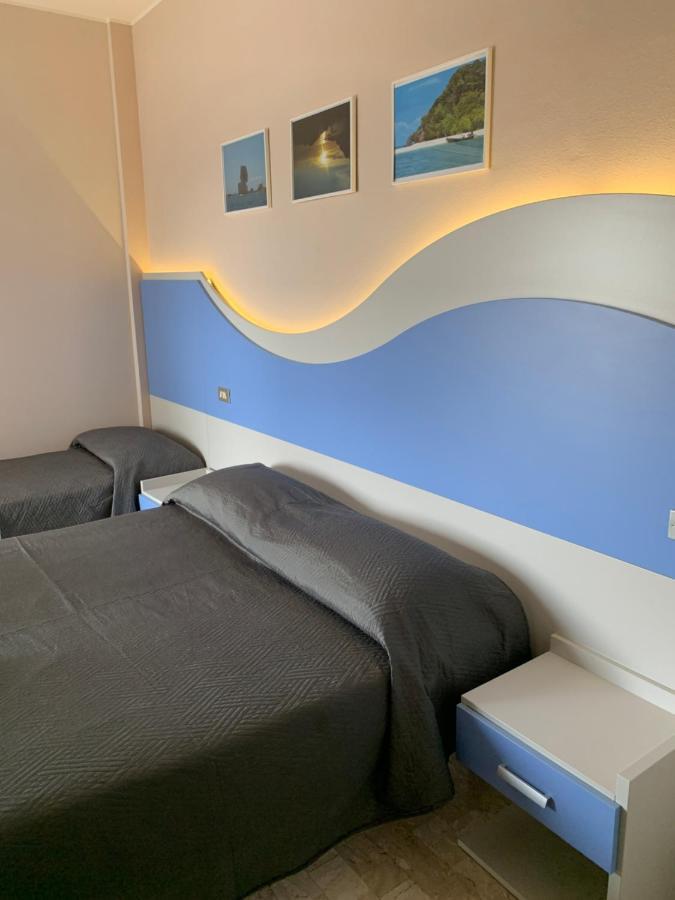 Hotel Moderno - Bed & Breakfast Cervia Exteriör bild