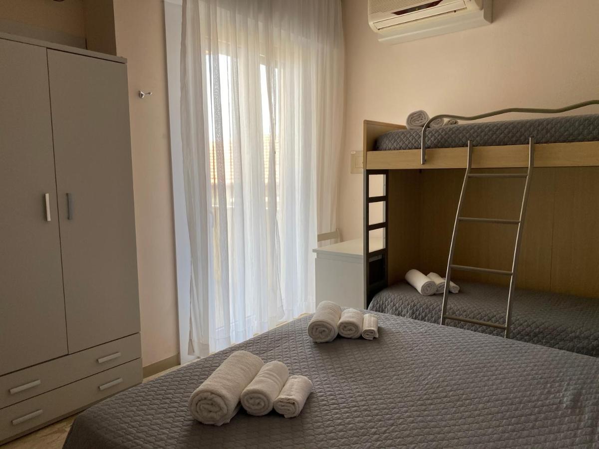Hotel Moderno - Bed & Breakfast Cervia Exteriör bild