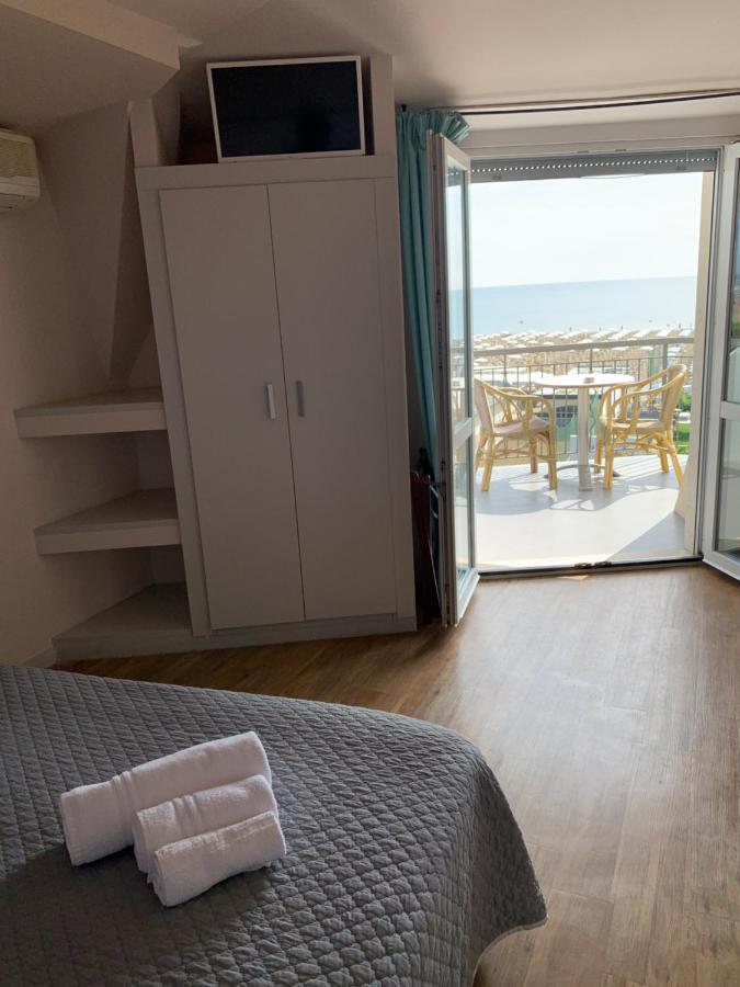 Hotel Moderno - Bed & Breakfast Cervia Exteriör bild