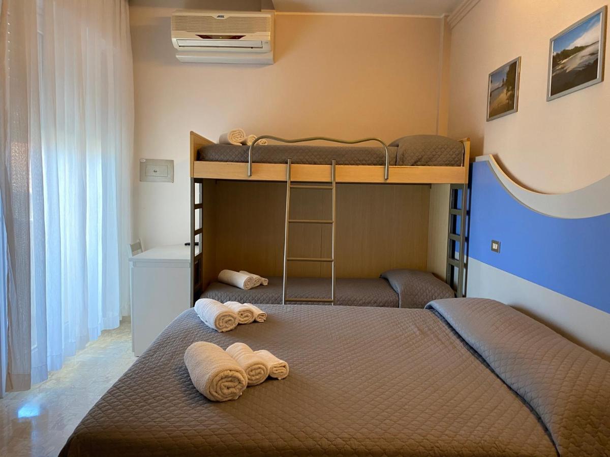 Hotel Moderno - Bed & Breakfast Cervia Exteriör bild