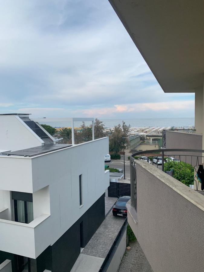 Hotel Moderno - Bed & Breakfast Cervia Exteriör bild