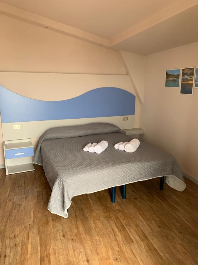 Hotel Moderno - Bed & Breakfast Cervia Exteriör bild