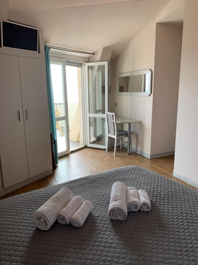 Hotel Moderno - Bed & Breakfast Cervia Exteriör bild