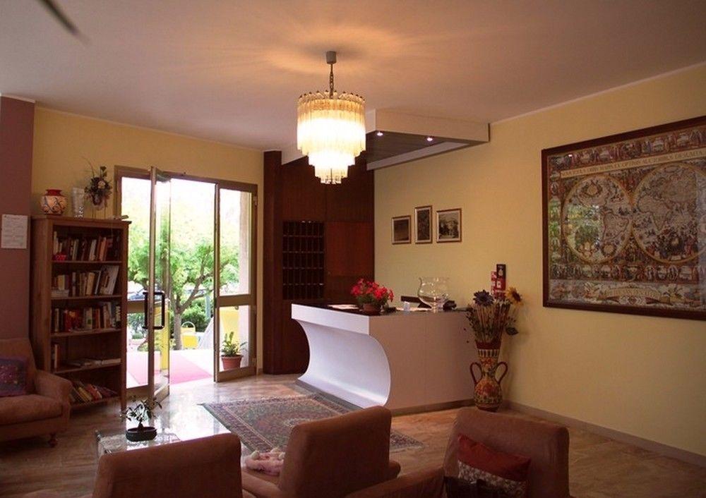 Hotel Moderno - Bed & Breakfast Cervia Exteriör bild
