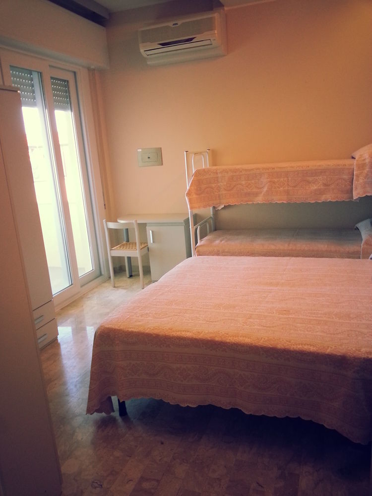 Hotel Moderno - Bed & Breakfast Cervia Exteriör bild